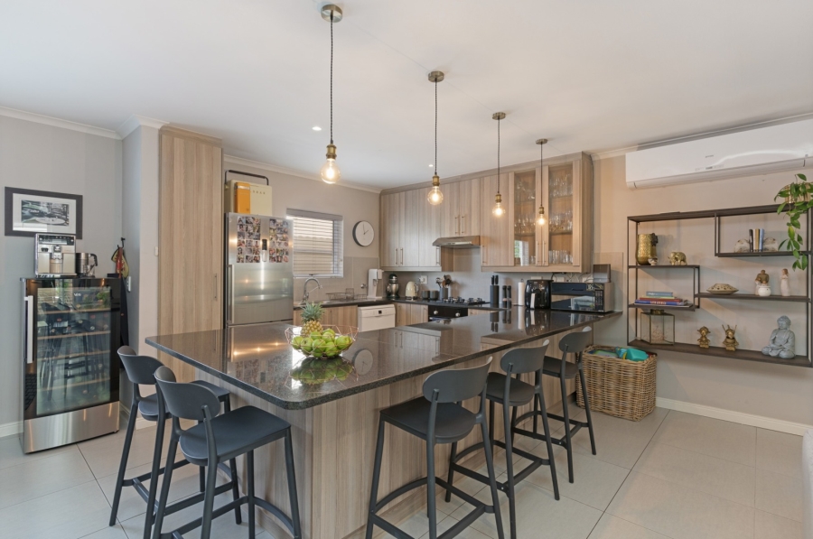 4 Bedroom Property for Sale in Sunningdale Western Cape